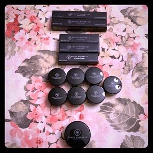 13 Piece Savvy Minerals Makeup Lot